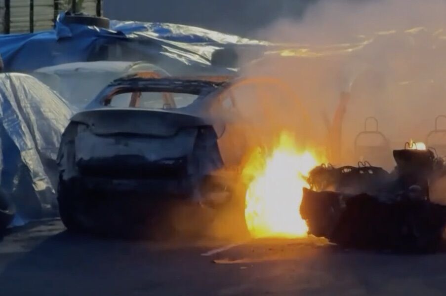 24 Tesla cars burned. Police suspect “criminal association”