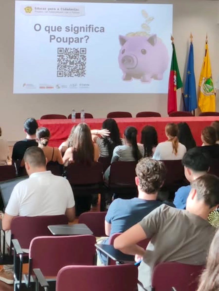 Olhão School promotes training on savings for secondary students