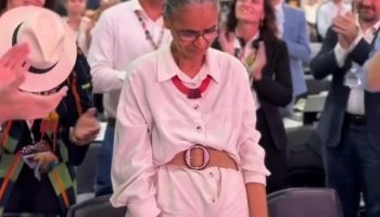 Marina Silva receives an ovation after her speech at the end of COP30 and cries emotionally; VIDEO