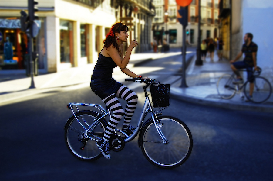 Cyclists may be right to ignore red lights and STOP lights. Here's why