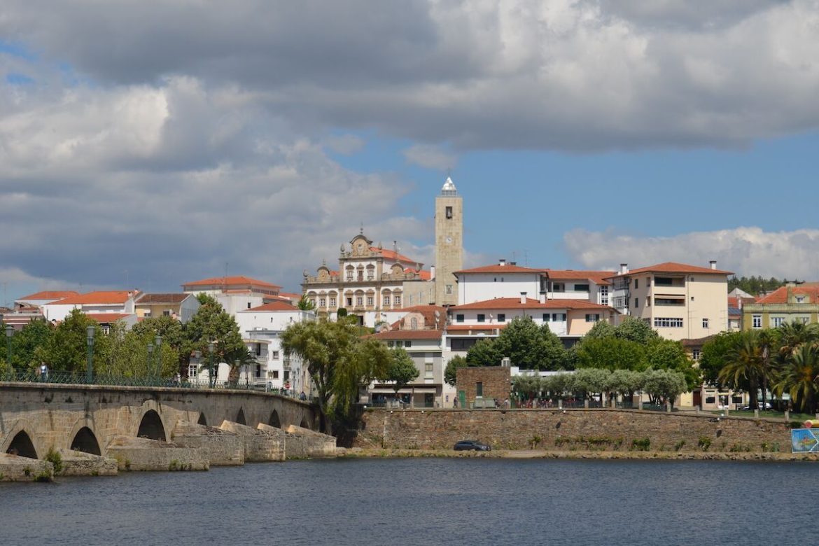 GNR military took drivers to the ATM to withdraw money from fines
