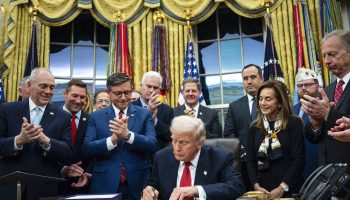 Between Seinfeld and “extortion”, agreement approved (barely): the strike in the USA ends