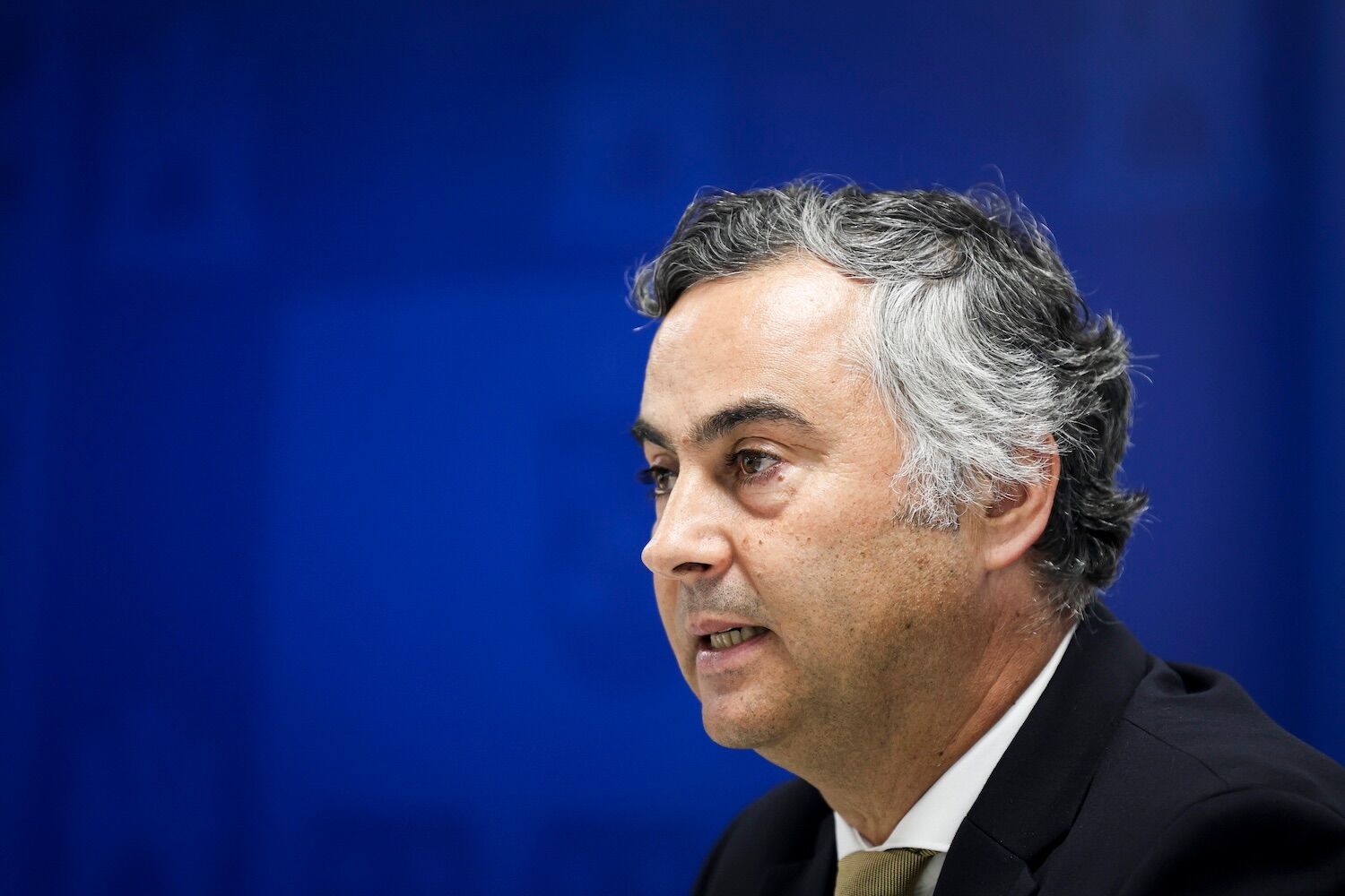 There are no computers, but there is money: minister blames schools. And students “have to follow” AI