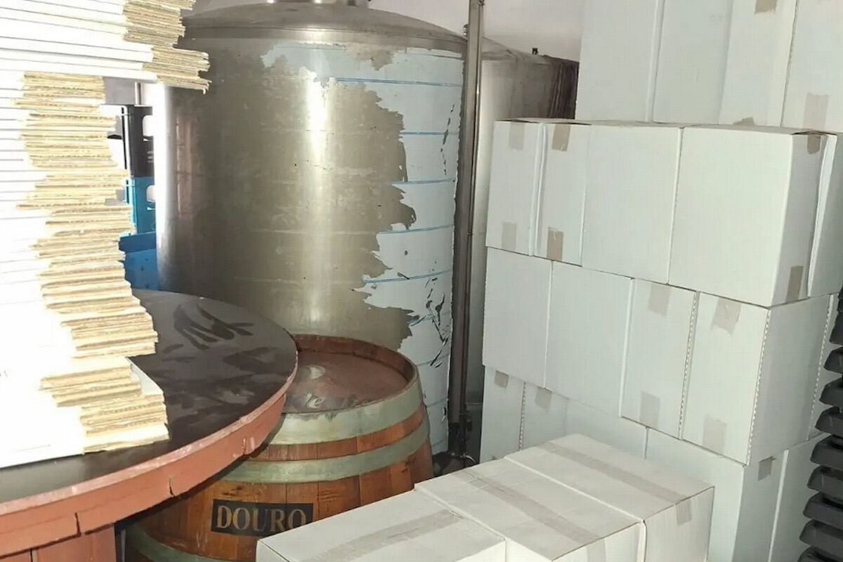 Illegal Douro wine scheme discovered. Was behind a wall