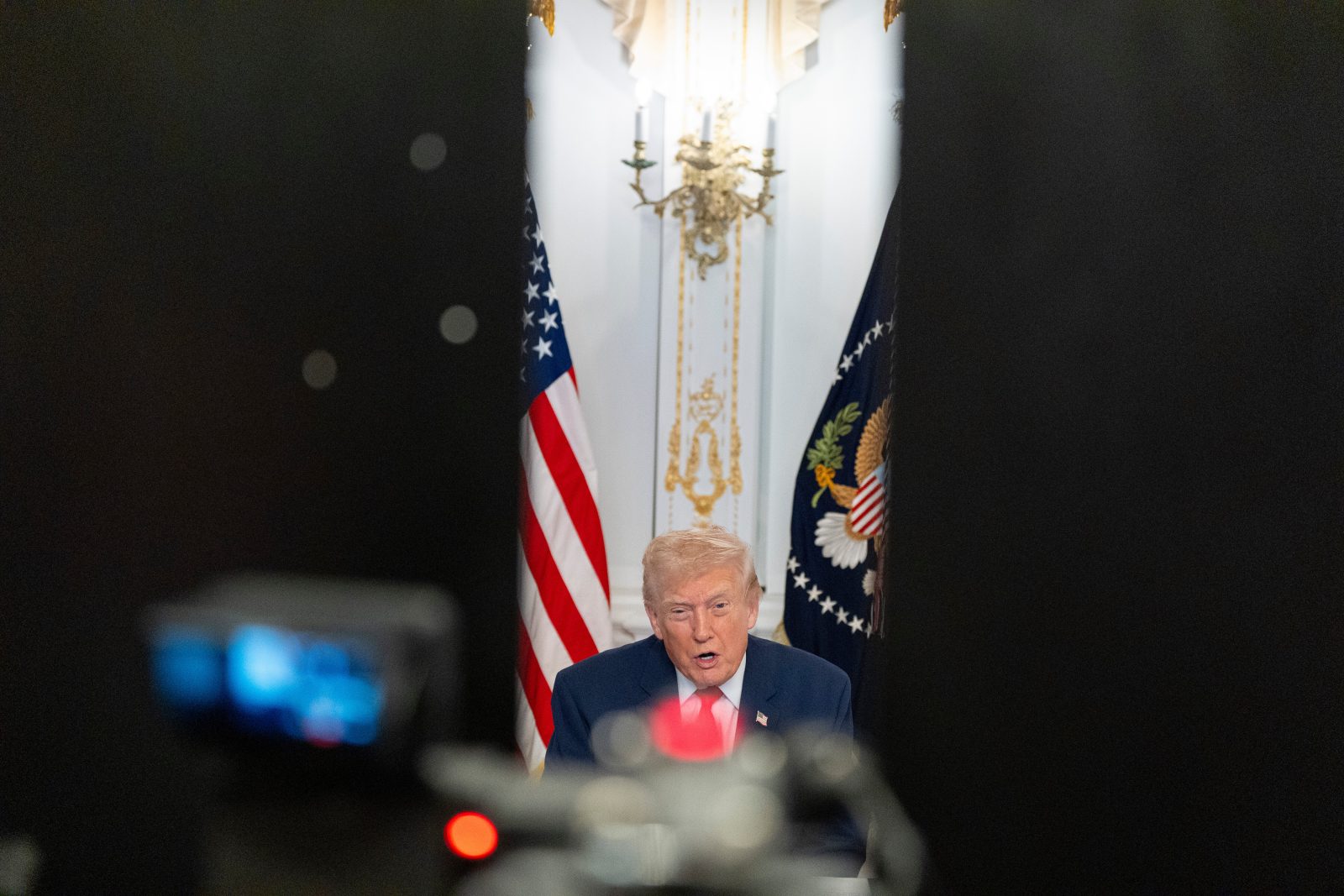 Σε ρόλο «πυροσβέστη» ο Τραμπ μεταξύ Κίνας και Ιαπωνίας για Ταϊβάν