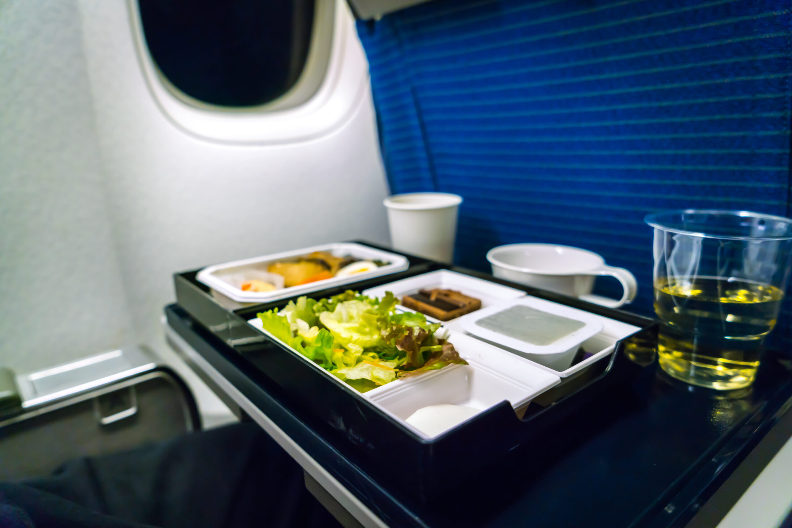 Unhappy passengers: this Portuguese airline ends free meals on 6-hour flights