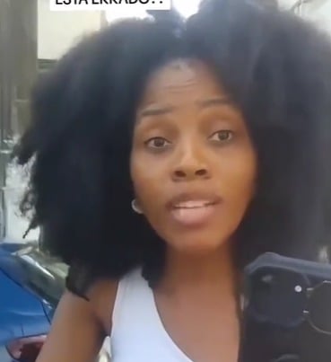 Passenger argues with motorbike rider after helmet doesn't fit because of hair volume