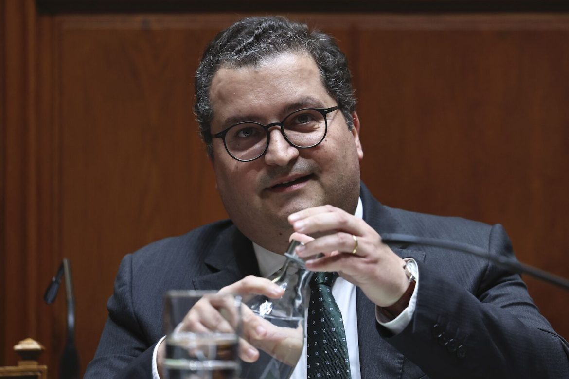 Miranda Sarmento vs. Chega deputy: “If you believe everything you see on the internet…”
