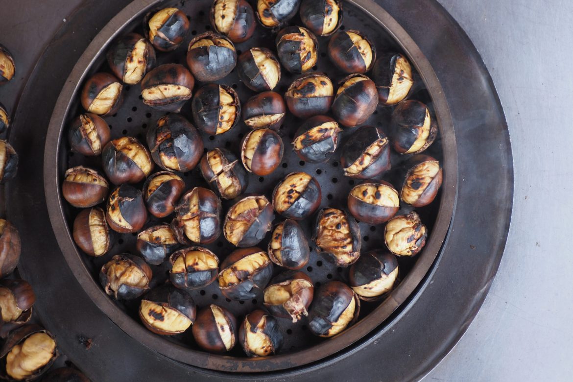 Chestnuts at the table? Do this test before roasting them to see if they are in good condition.
