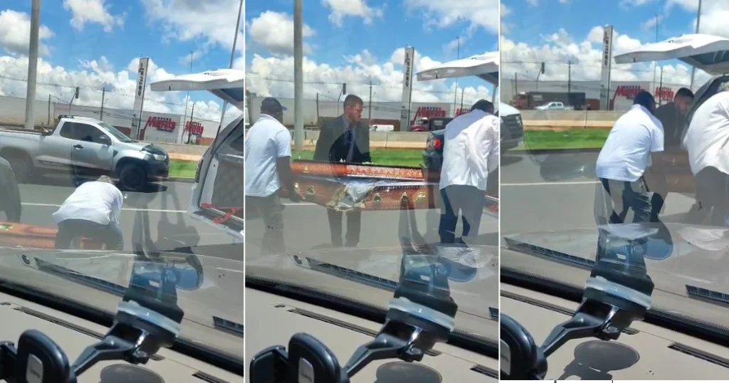 Unusual scene: coffin with body falls from funeral vehicle during the journey and video goes viral