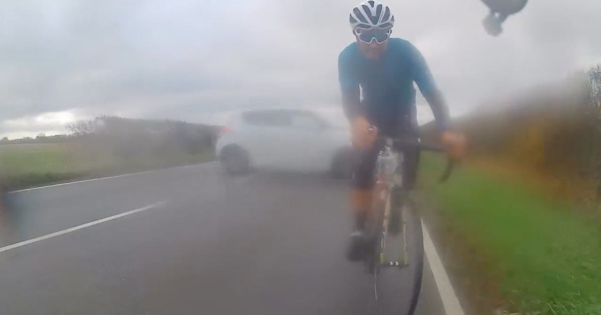 Cyclists escape by centimeters from out-of-control car at high speed