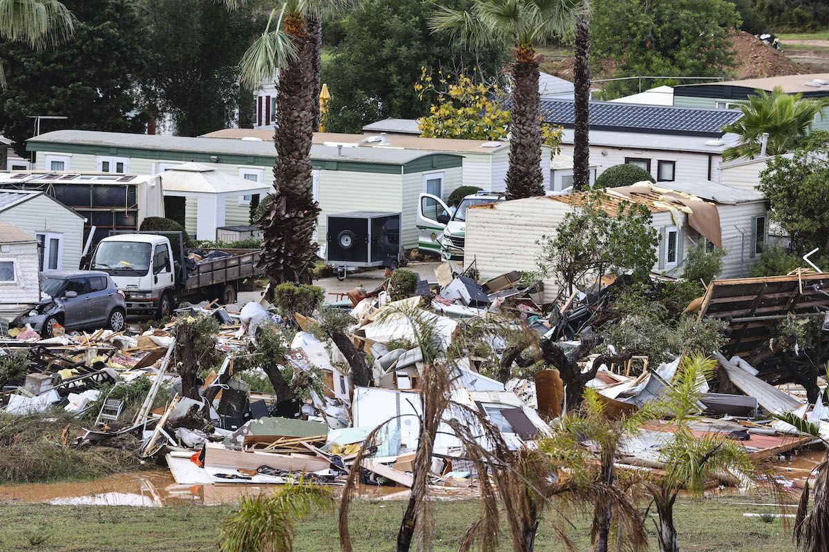 Tornado kills British woman in Albufeira. There are almost 30 injured