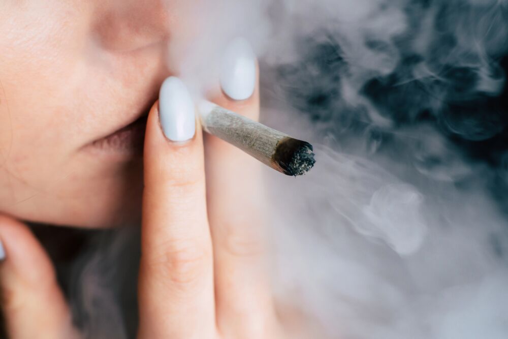 Mixing cannabis with tobacco reduces the “happiness molecule” in the brain