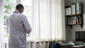 Nurse pretended to be his mother to receive the pension: money 'fell' into the account every month until this day