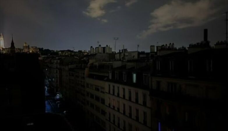 Blackout in Paris, the City of Lights