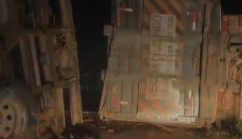 Video shows damage to BR-364 after collision of trailers loaded with oxen