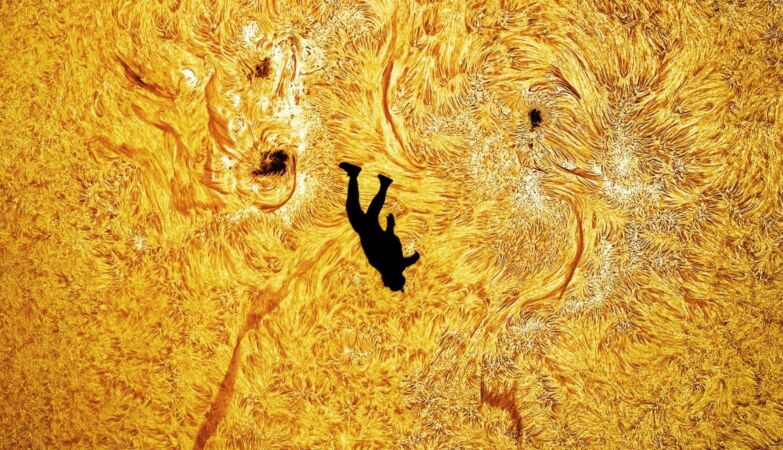 “Absurd but real.” How a skydiver was photographed piercing the Sun