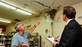 Neighbor denounces owners who had carried out illegal work that caused infiltration in their space: court ruled and received 'big money' compensation from the condominium