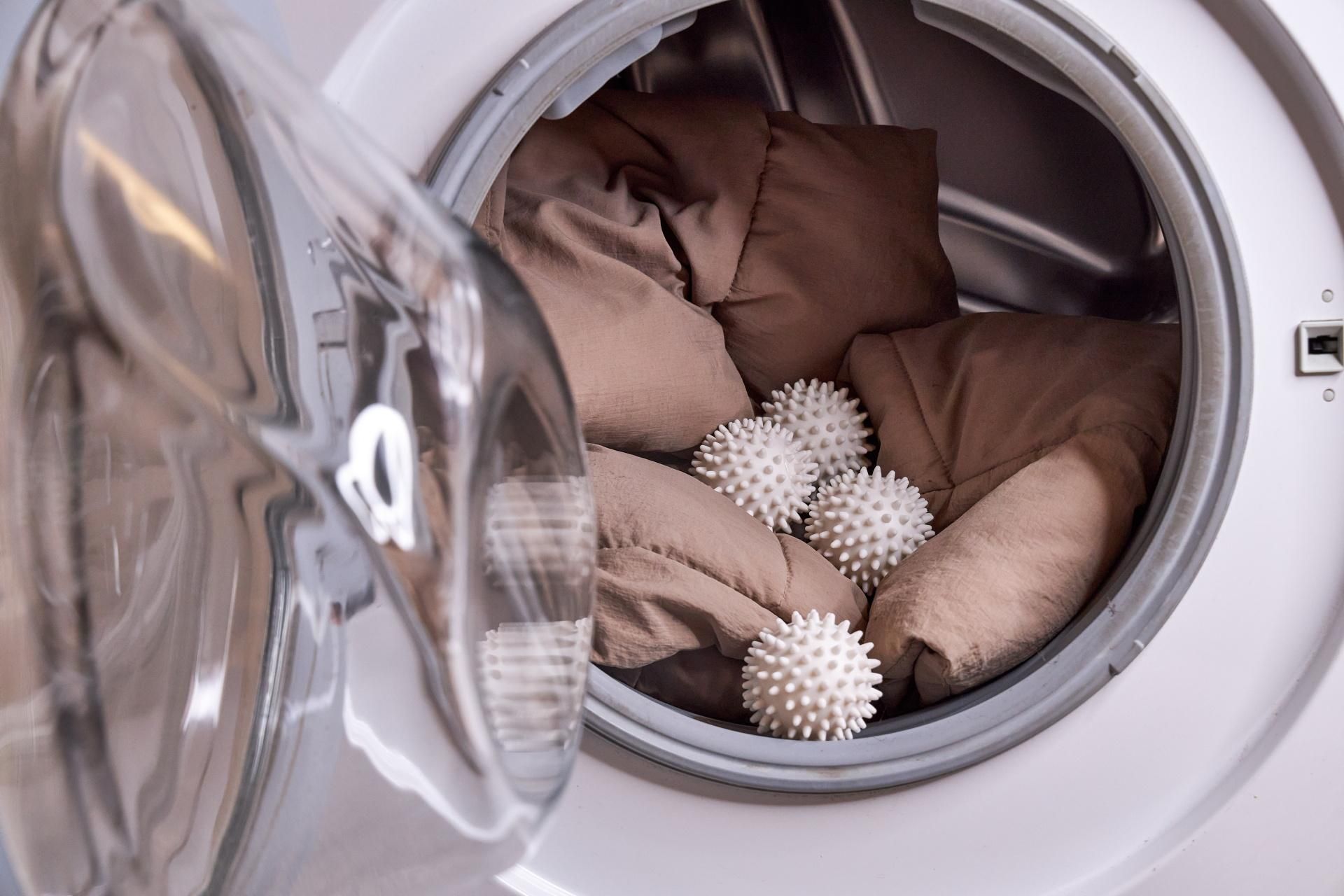 Cheap laundry costs only PLN 10 at Rossmann, and a down jacket is as good as gold. No musty smell or clumpy down. How to wash down jackets