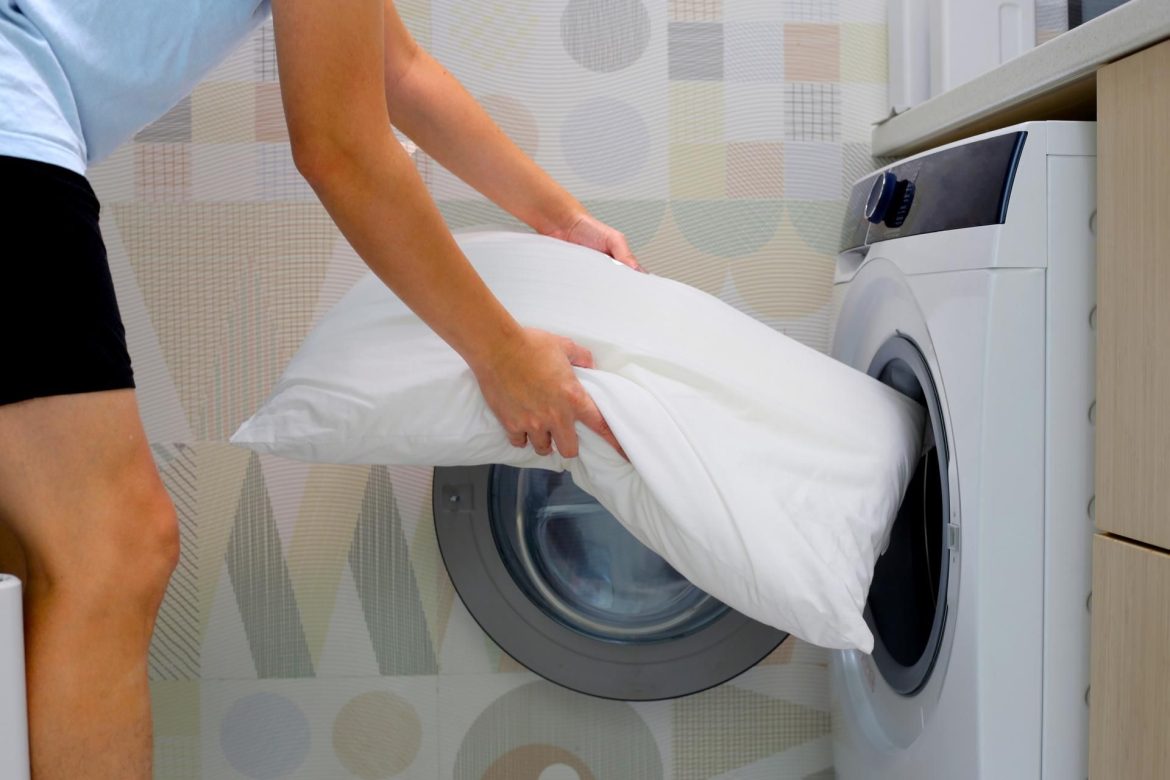 Machine wash 4 spoons in the washing machine and the pillow is like new. It will regain its fluffiness and freshness after 1 wash. Washing the pillow in the washing machine
