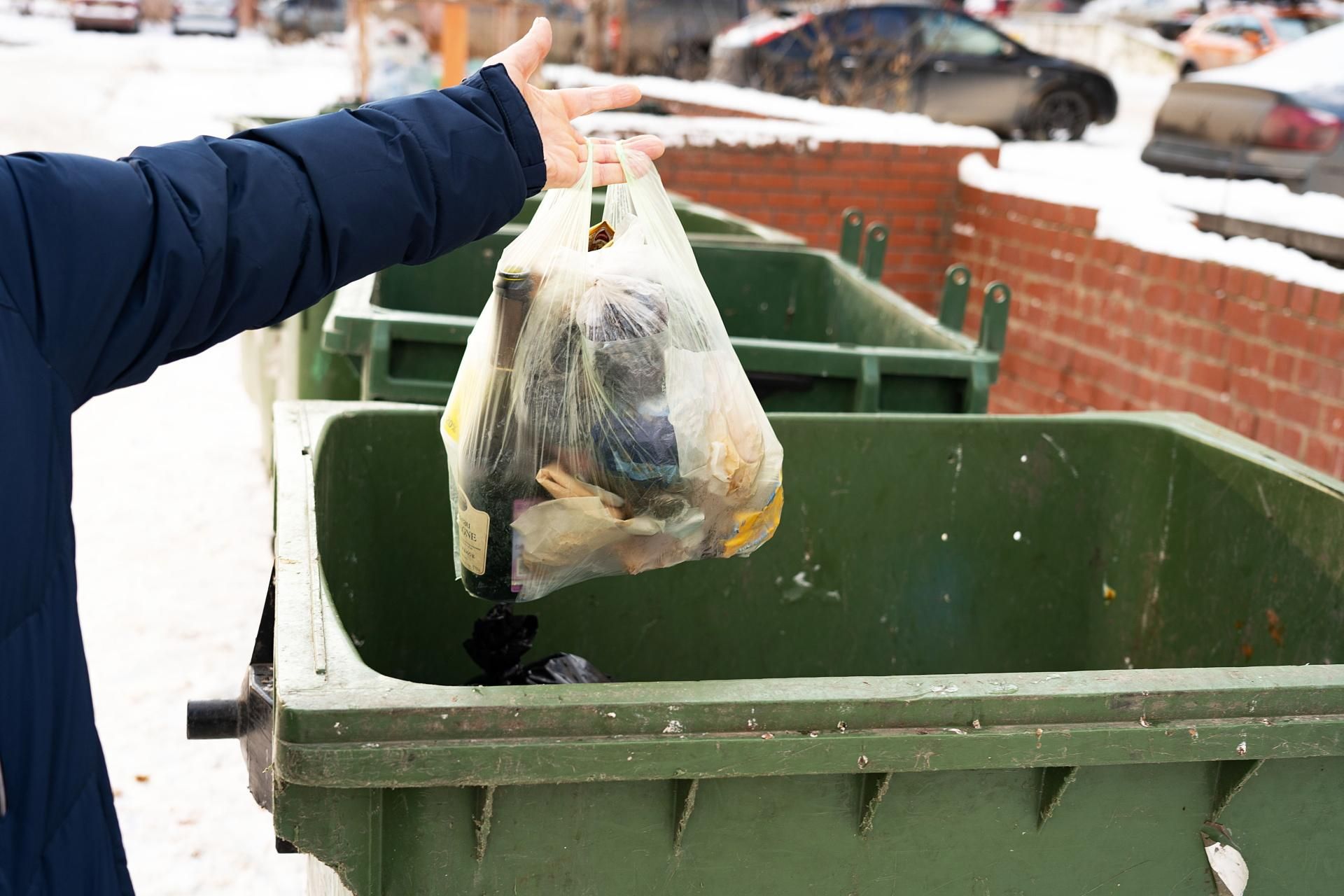 It's worth getting ready. A big change in waste segregation in Poland. From January 1, you will no longer have to return clothes to PSZOK points. What will change?