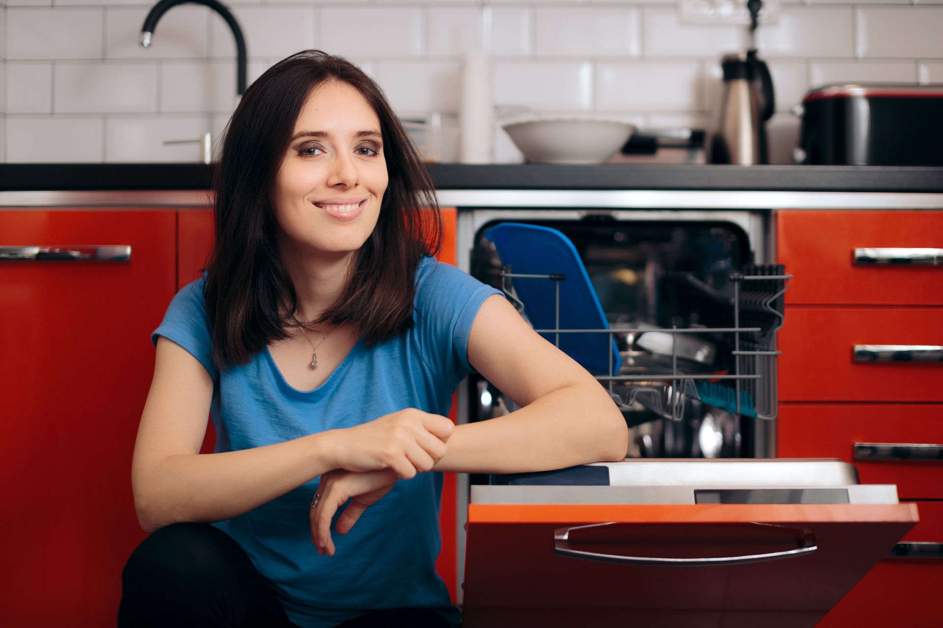 Ways to deal with bad odors Soak your dishwasher filter in it and go to sleep. In the morning, install it in the dishwasher and the fresh and fruity scent will linger for a long time. A home remedy for a nice smell in the dishwasher