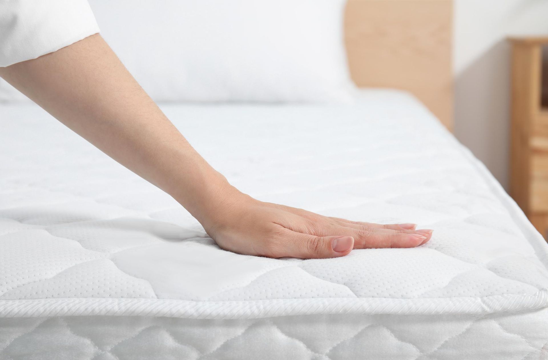 Clean at home Sprinkle on the mattress and leave for 30 minutes. You will remove stains and unpleasant odors. Dry cleaning of the mattress