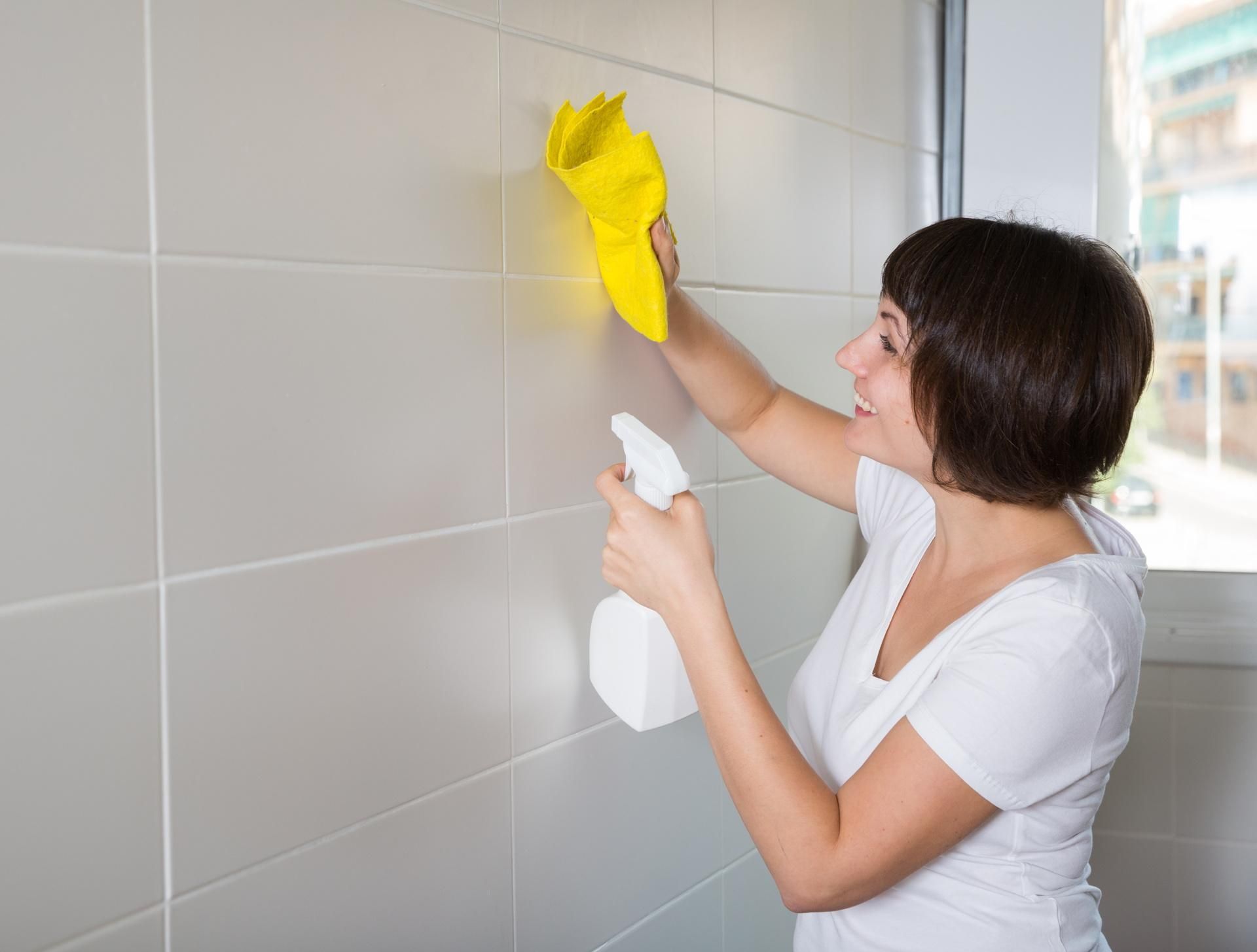Cleaning at home No more streaks on matte tiles. Just 5 tablespoons are enough to make them shine without streaks. Washing matte tiles