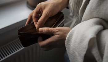 “Millions of workers who don’t take a thousand euros home”: presidential candidate says he is not satisfied with the country’s salary situation