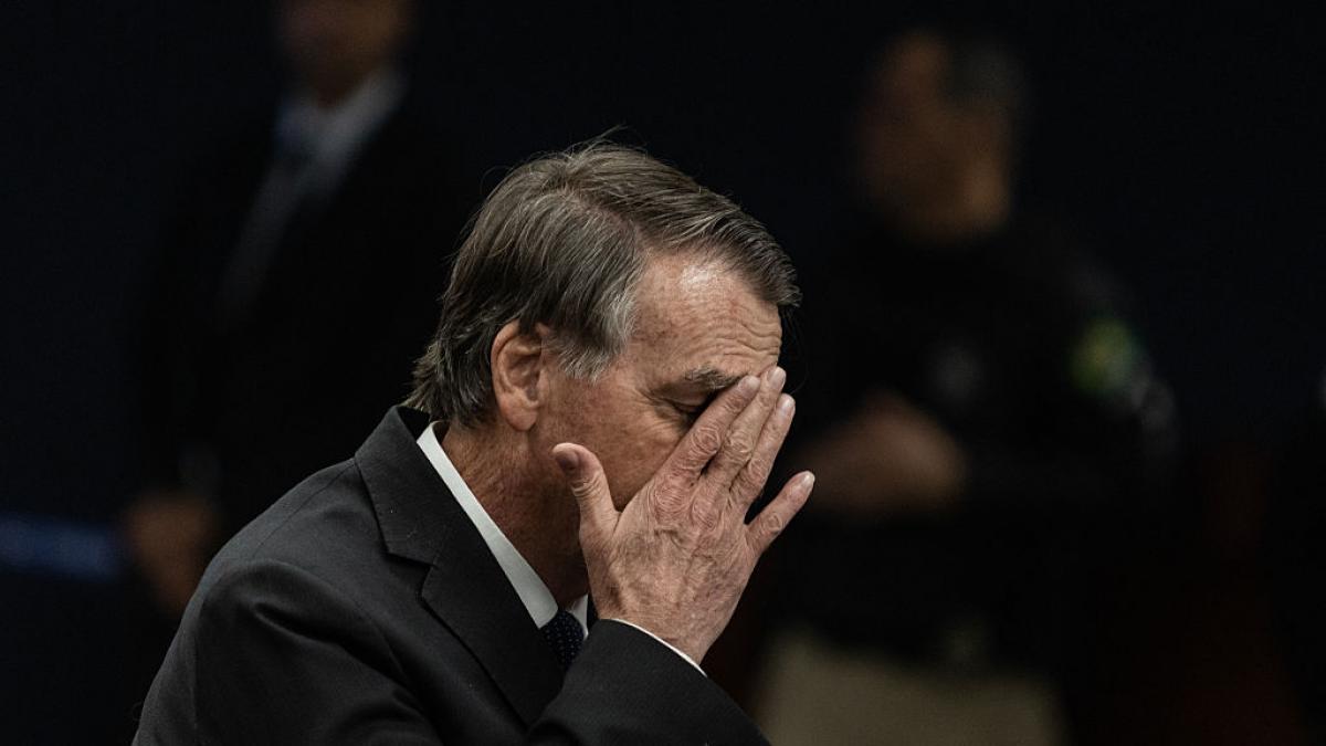 Bolsonaro confesses that he used a soldering iron to manipulate his electronic anklet