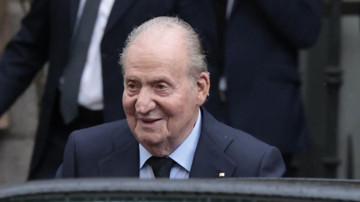 In the United Kingdom they use a word, but what a word, to define King Juan Carlos: they even have it in the headlines 

