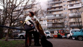 Ουκρανία: Τα λεφτά στερεύουν, οι Ρώσοι πιέζουν – Τα ανοιχτά μέτωπα Ζελένσκι