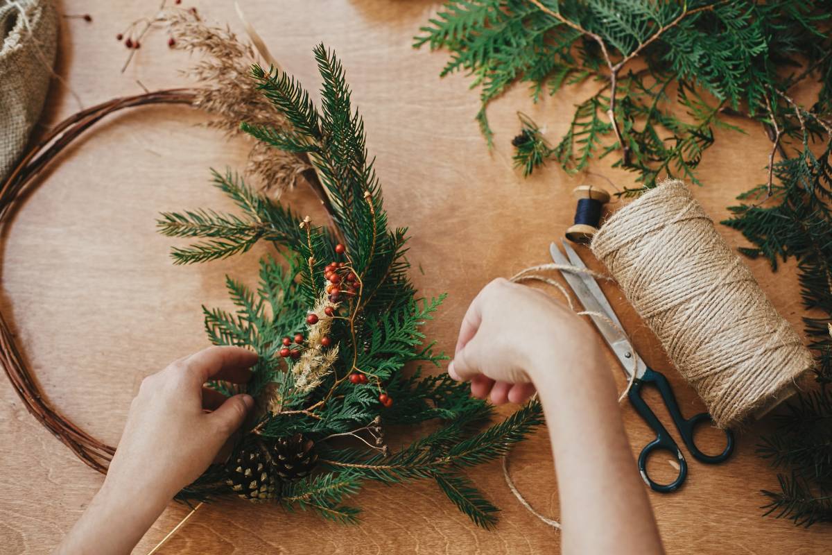 composition of the base of the natural wreath