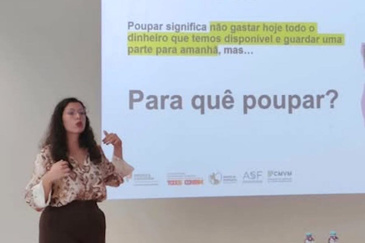 Olhão School promotes training on savings for secondary students
