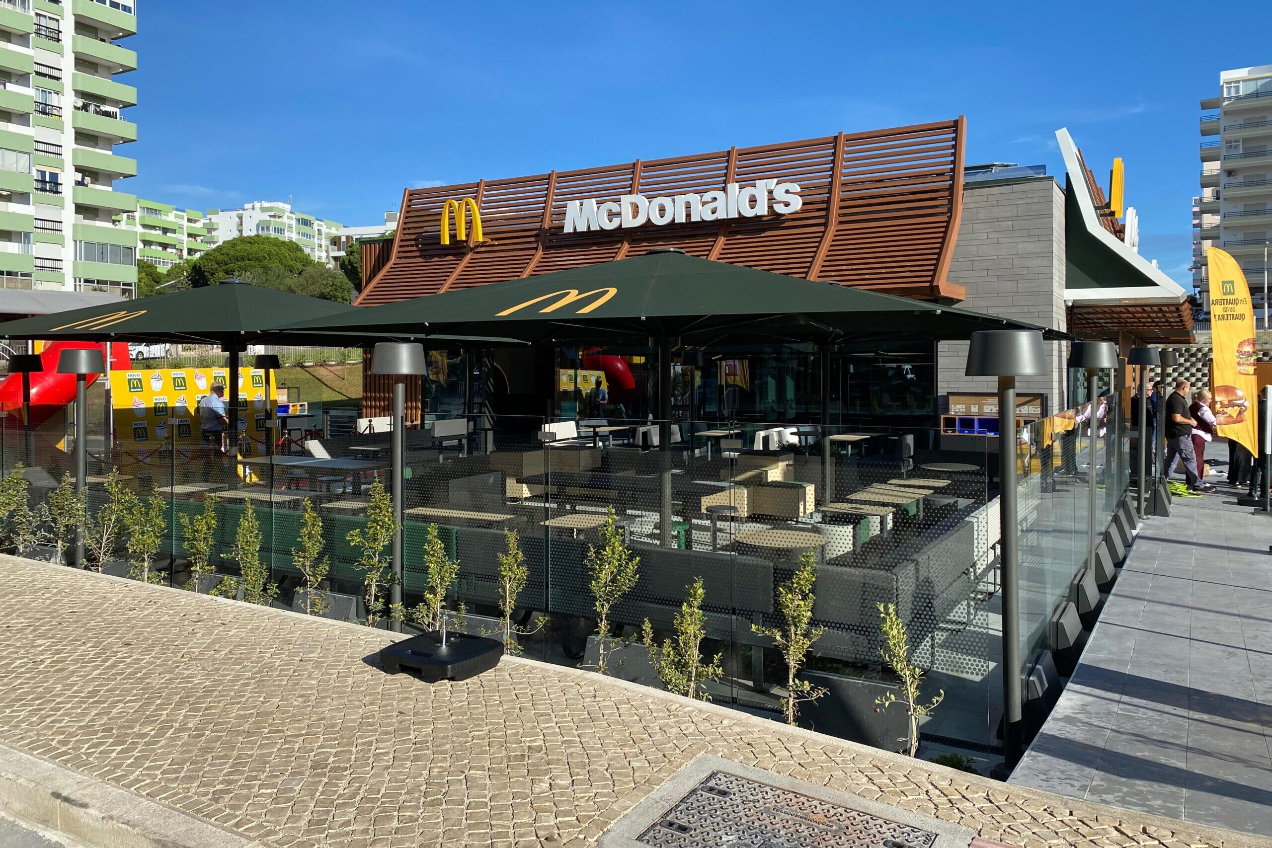 McDonald's reinforces its commitment to the Algarve with new restaurant in Quarteira