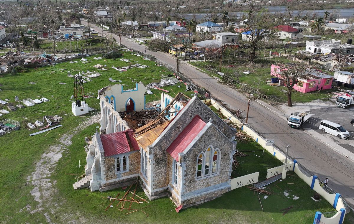 Hunger and despair in Jamaica: Hurricane Melissa leaves behind ruins and dead