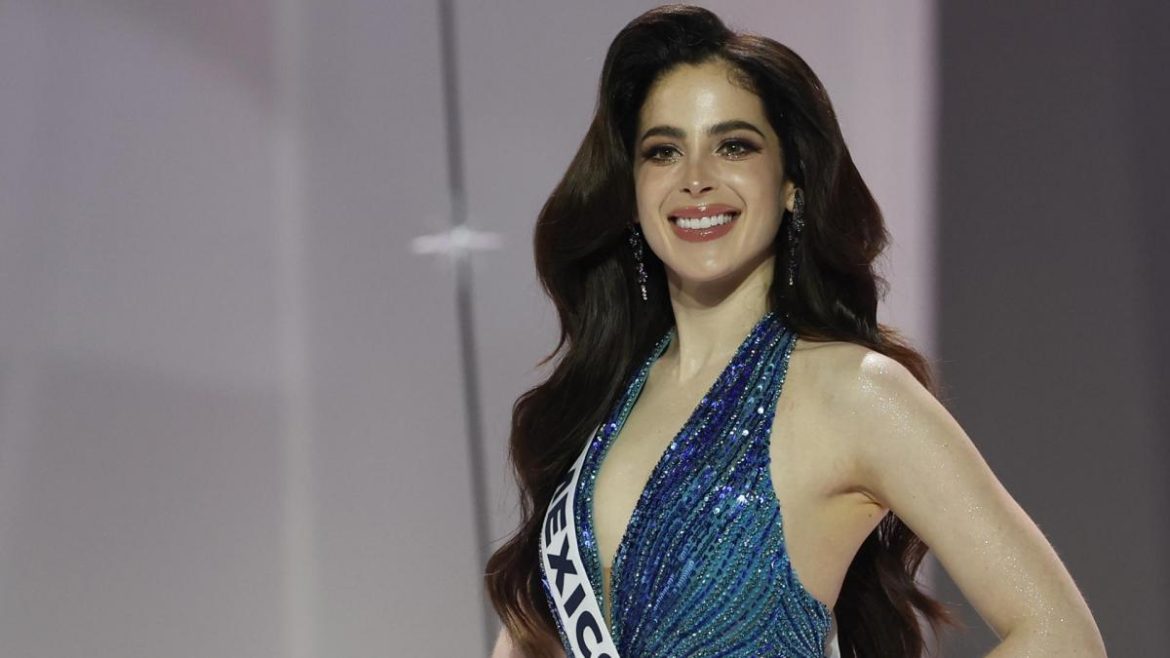 Miss Universe models stand before a 'lord' of the organization for insulting the Mexican candidate

