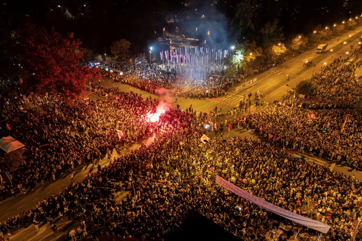 Σερβία: Στις «φλόγες» για πέμπτη διαδοχική νύχτα