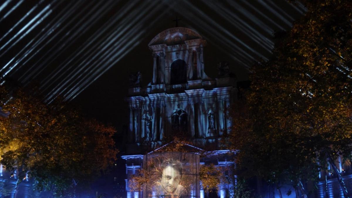 "May knowledge illuminate the darkness of barbarism": 13 phrases and images of tribute to the victims of the 13-N jihadist attacks