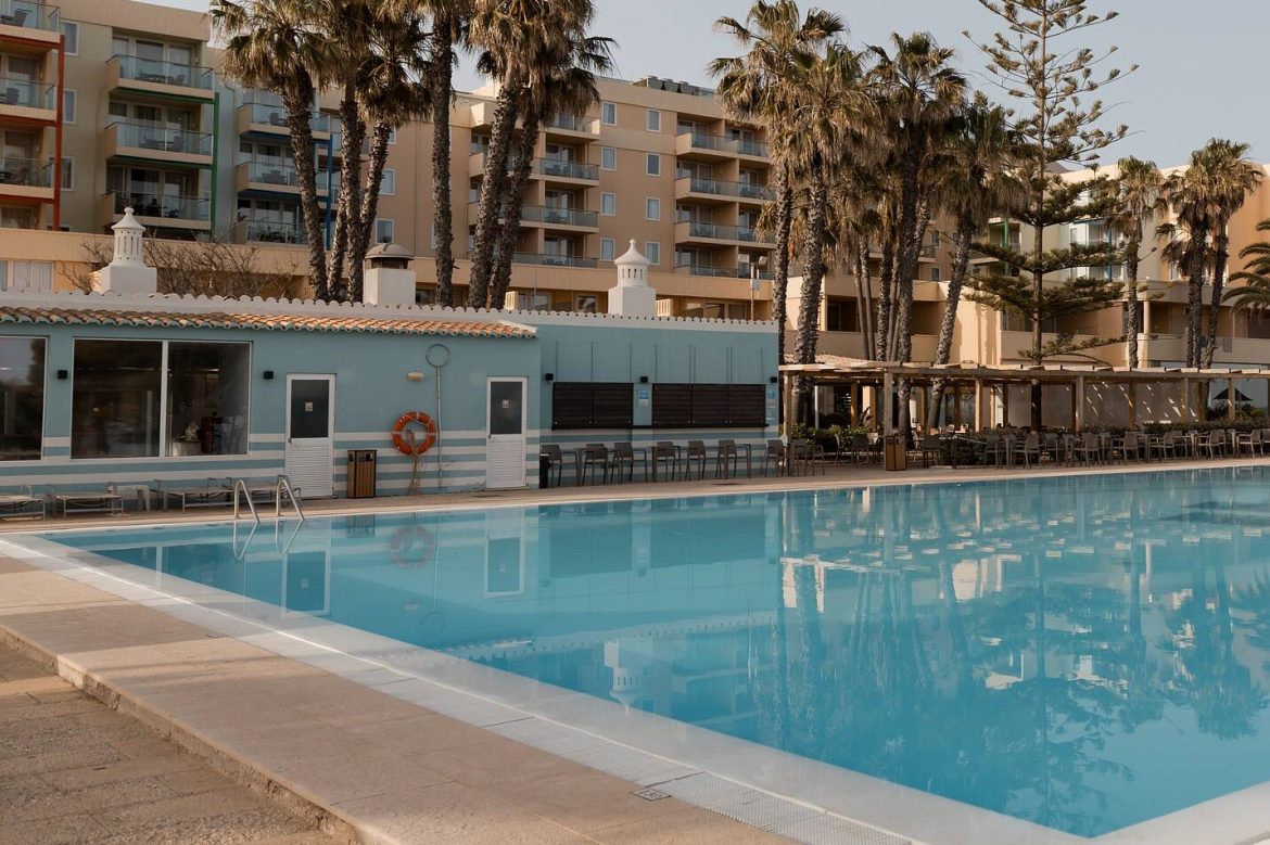 Sleep in a Pestana hotel for less than €70? In Armação de Pêra it is possible and breakfast is included
