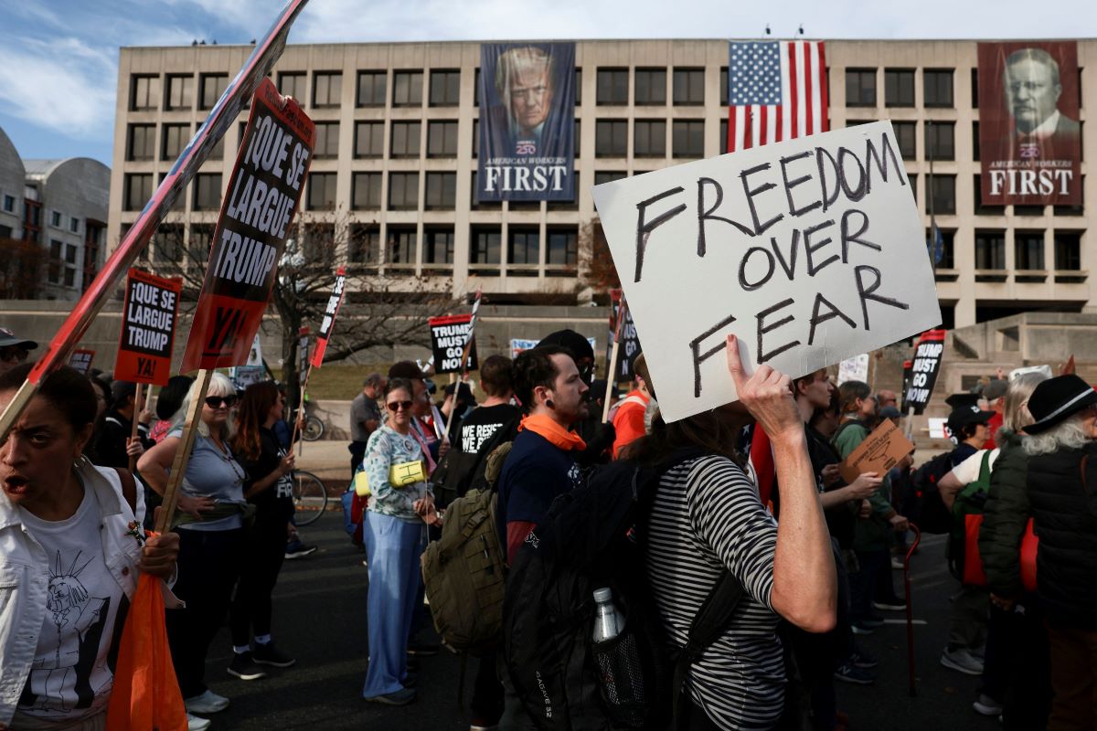Η καταπολέμηση της παραπληροφόρησης αφορά την υπεράσπιση της δημοκρατίας