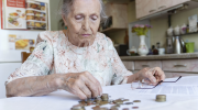 “A misery”: retired woman goes into depression after discovering the value of the pension she received after decades of work