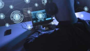 ΕΛ.ΑΣ.: Χάκερς στα social media με «δόλωμα» φίλο και μεταφορά χρημάτων