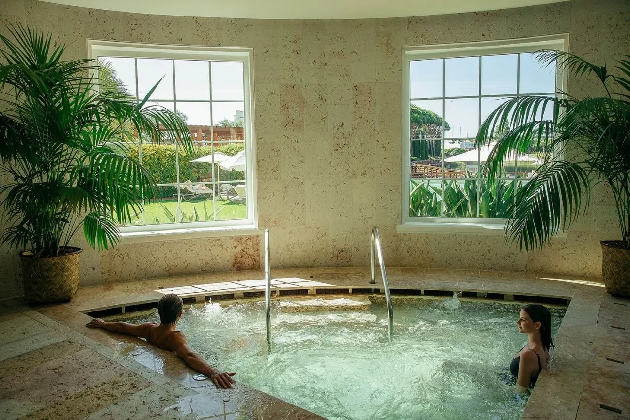 Domes Lake Algarve has an offer for those who just want to visit: you can go to the spa for 3 hours for less than €30