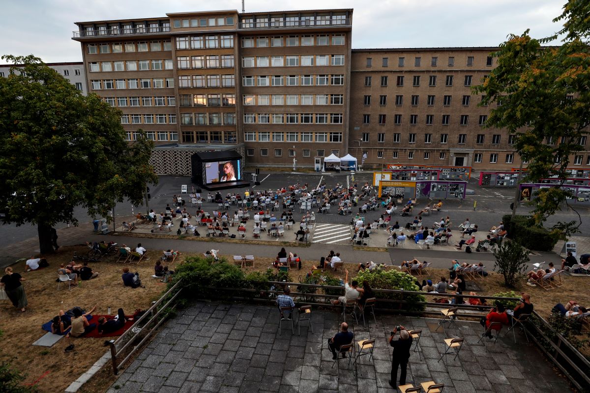 Γερμανία: Μερτς 70 ετών και ακόμα στο τιμόνι – Η υπομονή για την καγκελαρία, το δώρο της γυναίκας του