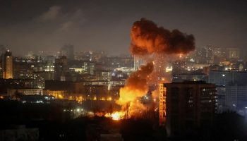 Ουκρανία: Τα λεφτά στερεύουν, οι Ρώσοι πιέζουν – Τα ανοιχτά μέτωπα Ζελένσκι