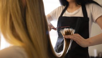 Young woman goes to the hairdresser and feels 'cheated': “I paid €81 to cut the ends”