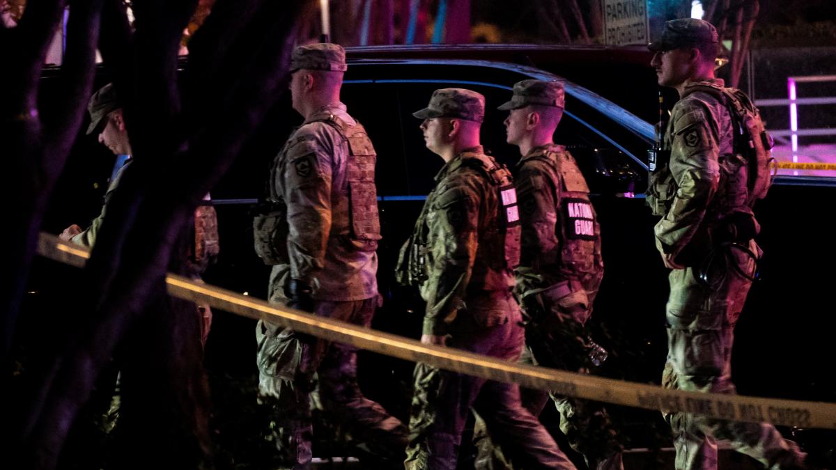 Trump intensifies his anti-immigrant rhetoric and blames Biden for the attack on the National Guard in Washington