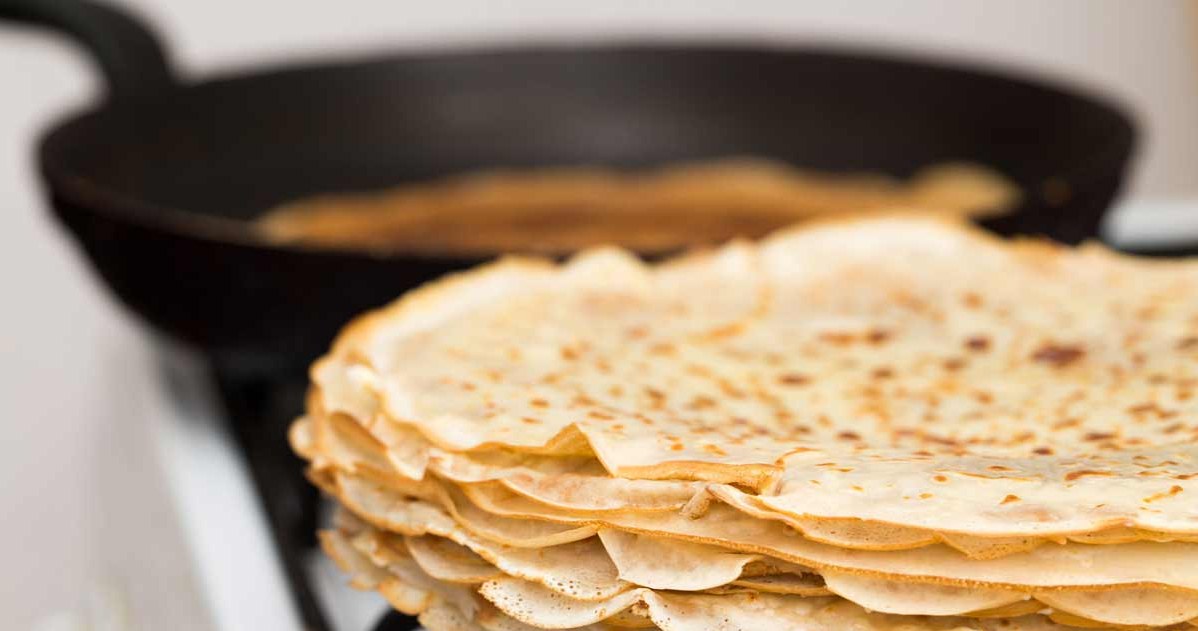 Do pancakes fall apart while frying? Add 1 tablespoon of this and forget about the problem