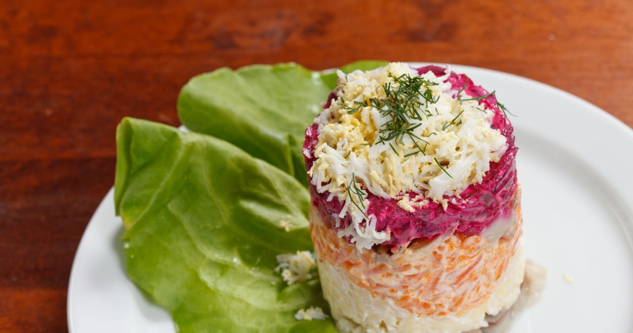 Herring salad can be prepared in layers in smaller portions, which is perfect as an impressive treat for guests /123RF/PICSEL